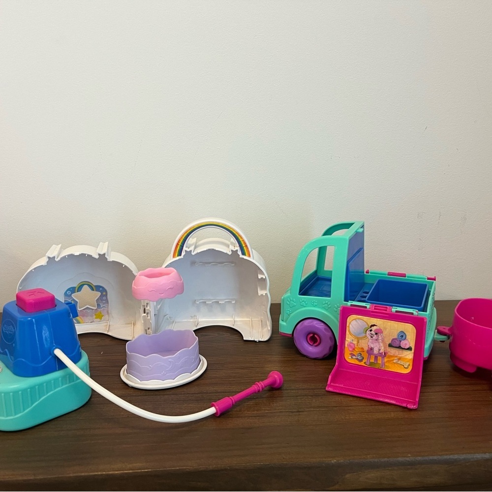 Crayola Scribble Scrubbie Grooming Truck Toy Pet Playset